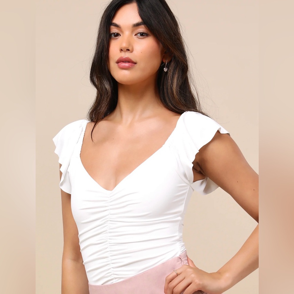 NWOT Lulu’s A Little Bit Of Love Ivory Ruched Flutter Sleeve Bodysuit - Picture 3 of 9